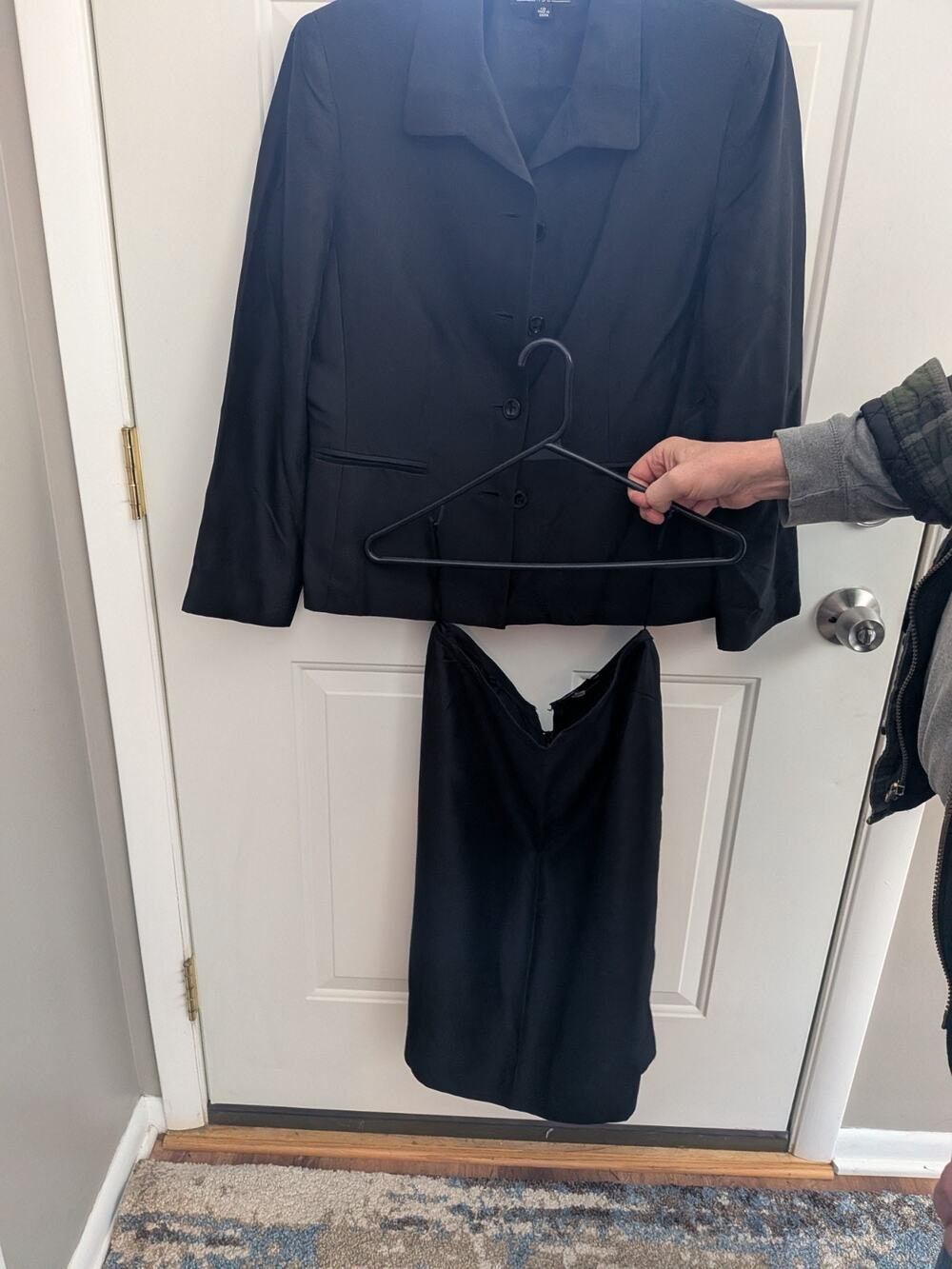Vintage Kasper 12 Black Silk Ladies Suit blazer and skirt